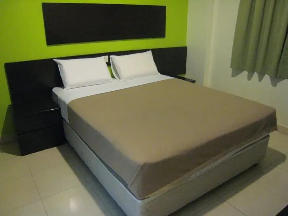 Tropicana Inn - photo 8