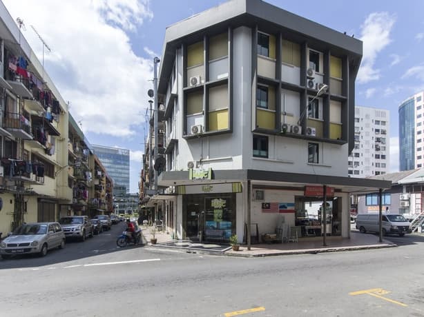 OYO 228 Basic Hotel - photo 4