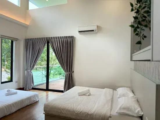 Green Escape City Private Pool Haven 24 pax - photo 2