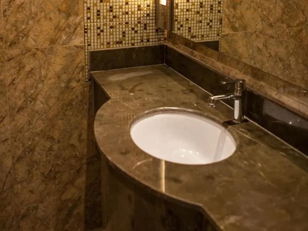 Golden Valley Hotel - photo 9