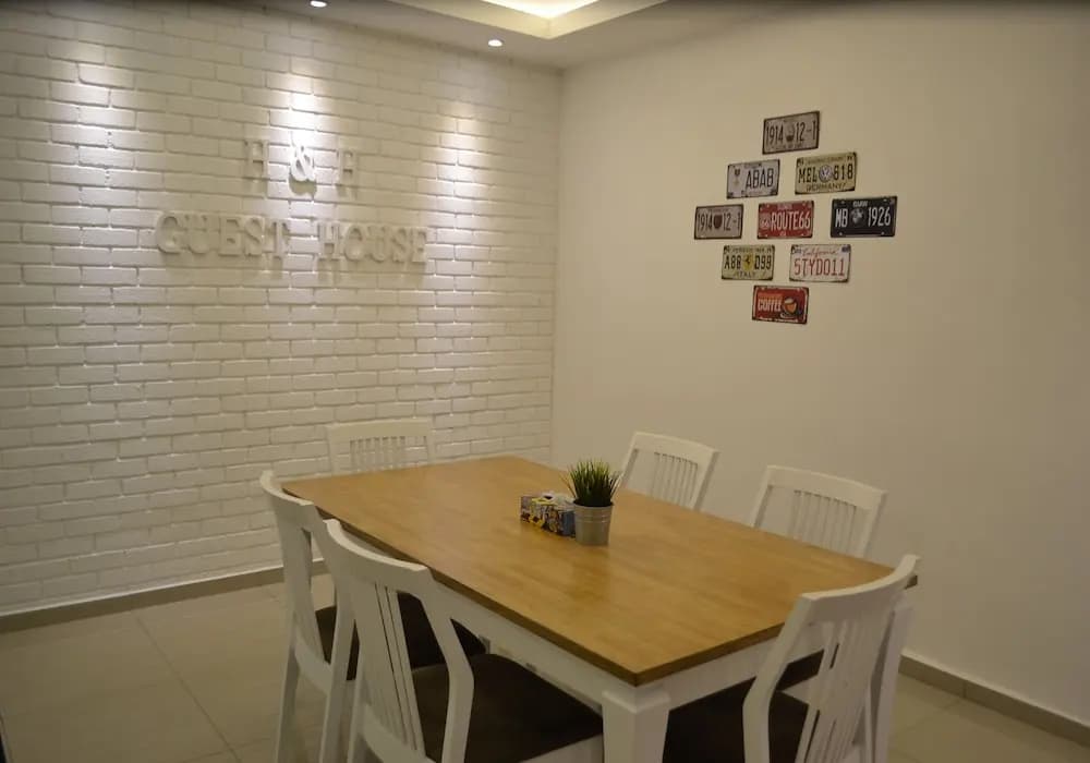H & H Guesthouse 2 - photo 16