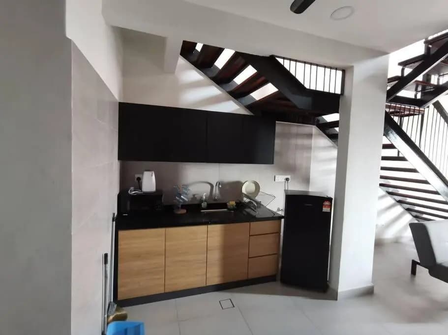 Duplex Apartment Lakeview - Free Netflix & WiFi - photo 14