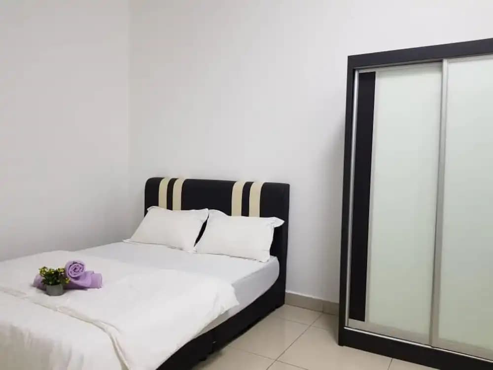 OYO Home 90418 Suriamas Suites Condominium 1 - photo 4