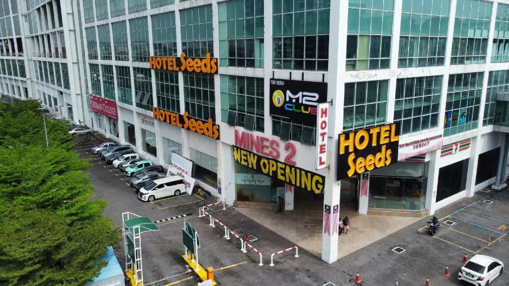 Top Holiday Hotel @ The Mines Seri Kembangan - photo 19
