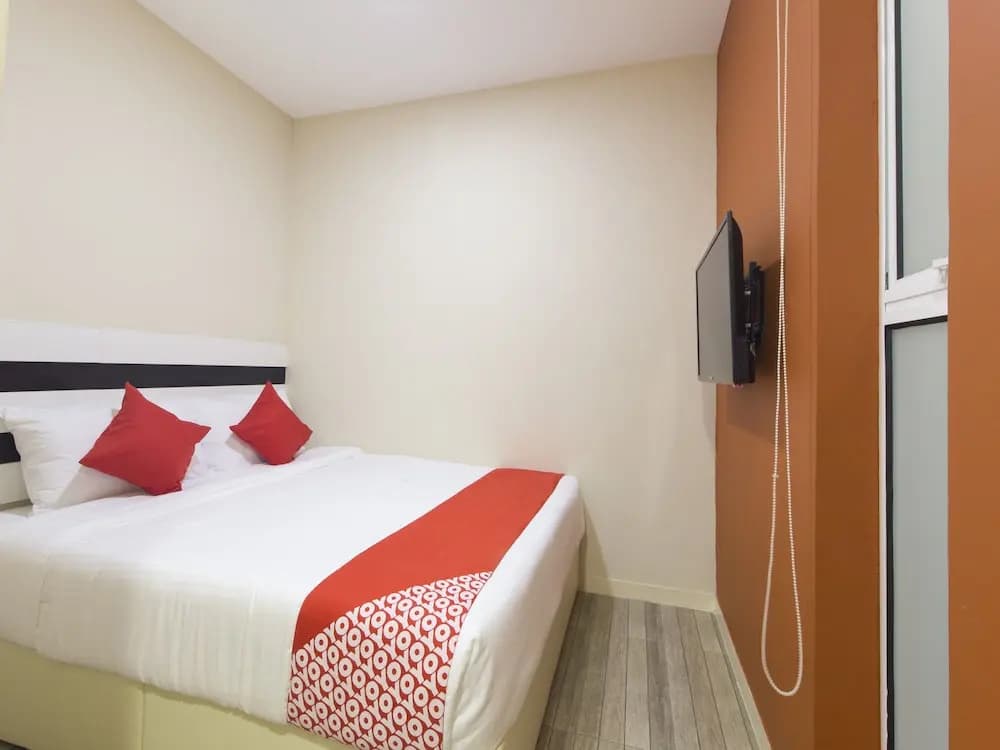 Lea Guest House & Cafe by OYO Rooms - photo 3
