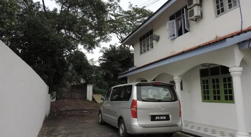 Golden Leaf Executive Residence - photo 7