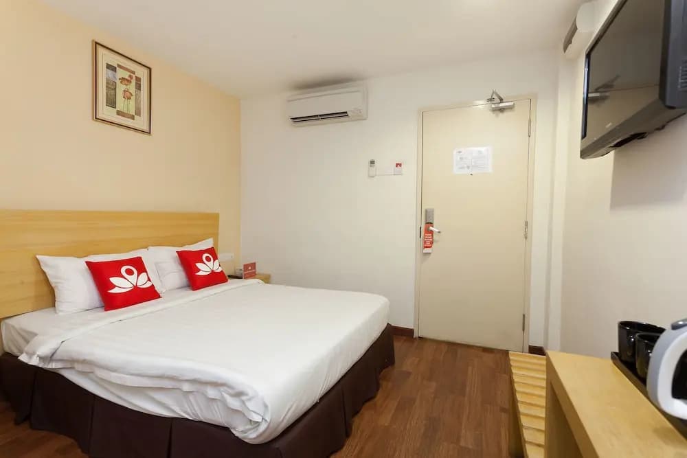 ZEN Rooms Opposite YMCA - photo 20