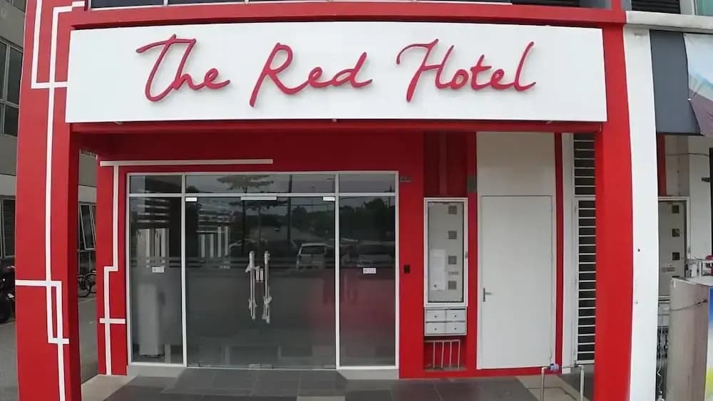 The Red Hotel - photo 1