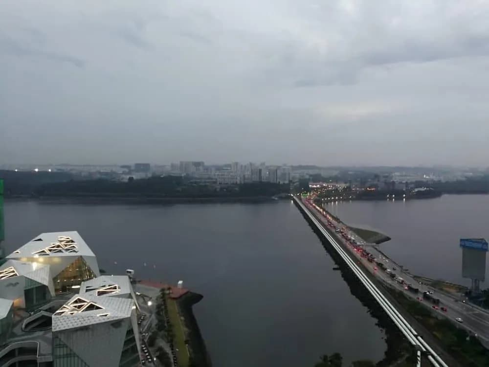 JB City CIQ-R&F Shopping Mall Apartment - photo 14