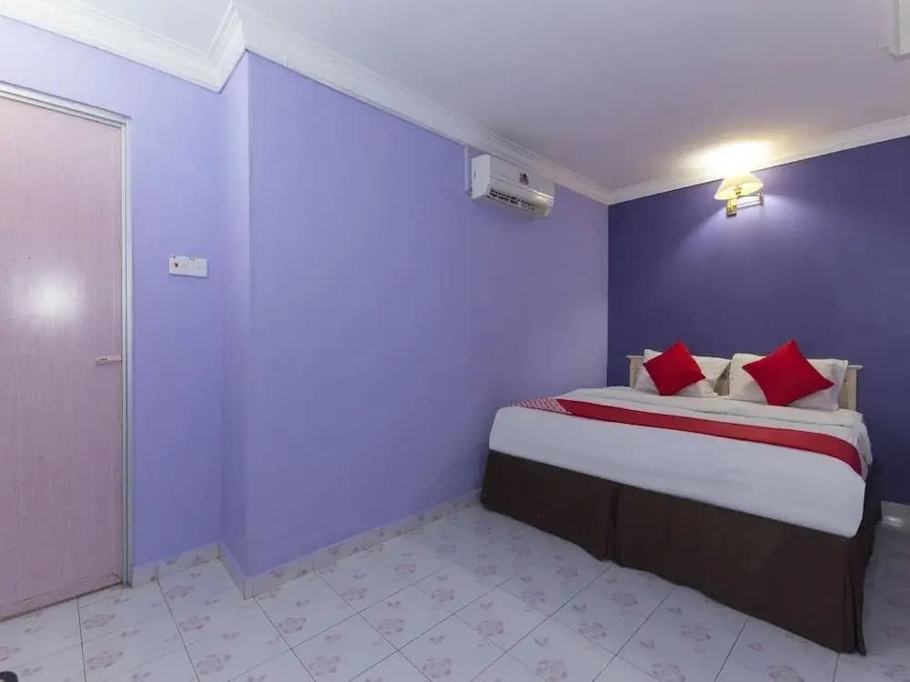 OYO 906 Happy 92 Hotel Lumut - photo 2
