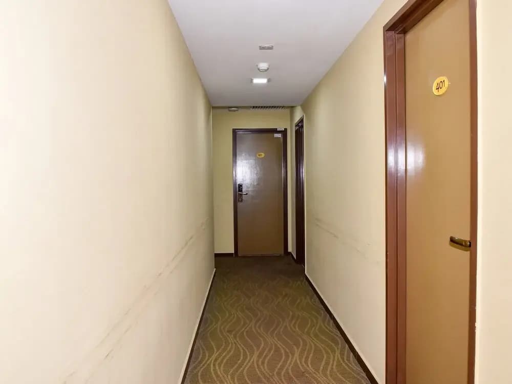 OYO 297 Elmark Hotel - photo 8