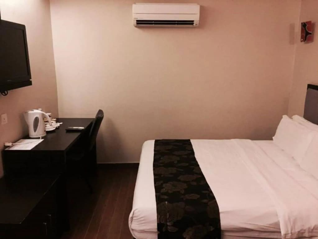 KK Waterfront Hotel - photo 6