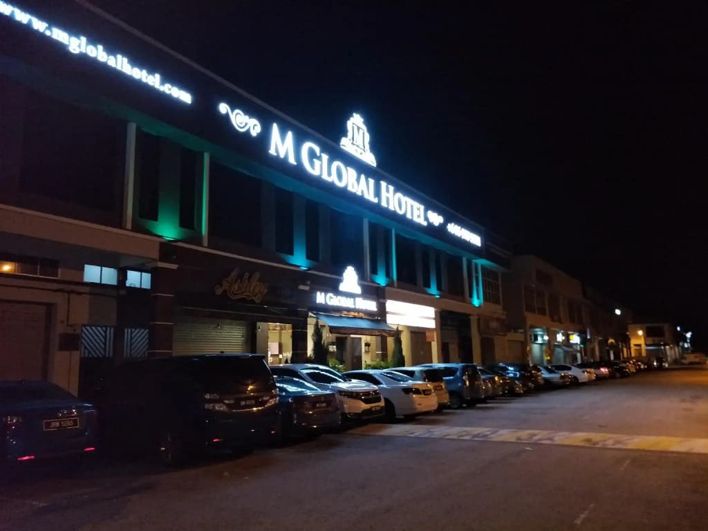 M Global Hotel - photo 4