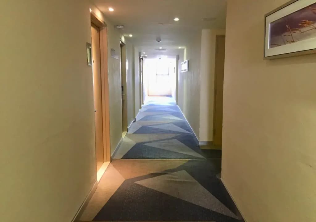 City Comfort Hotel - photo 12