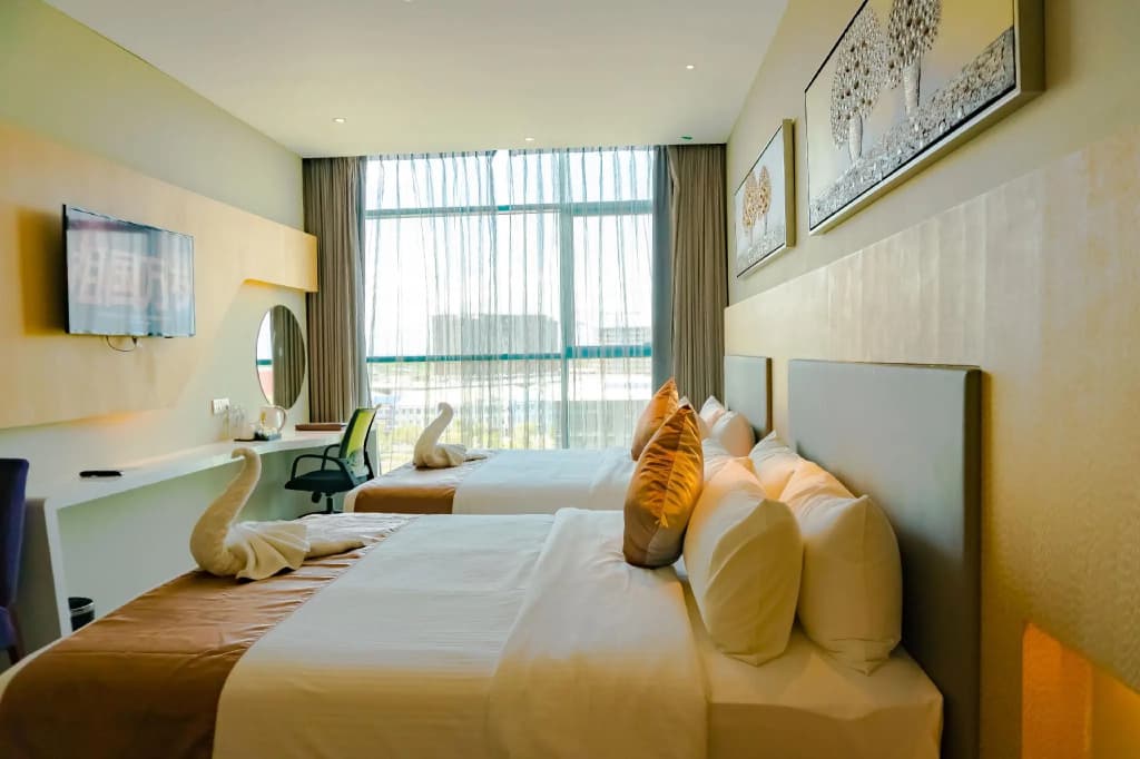 Greens Hotel & Suites - photo 5