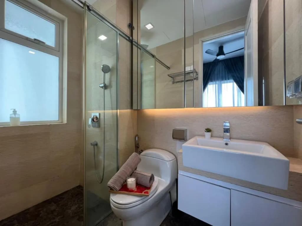 Tritower, 5mins to CIQ, Luxury apartment in JB town - photo 14