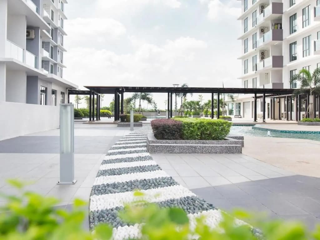 A2603 THE PLATINO NETFLIX PARADIGM MALL By STAY - photo 16