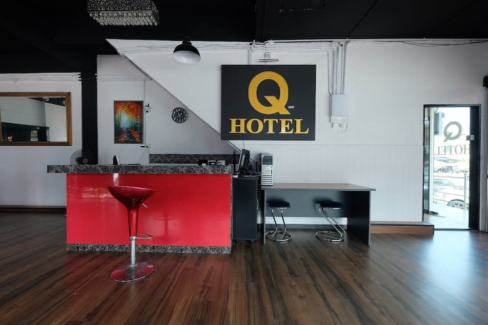 OYO 1104 Q Hotel - photo 13