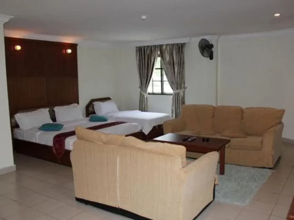 The Cottage Hotel - photo 13
