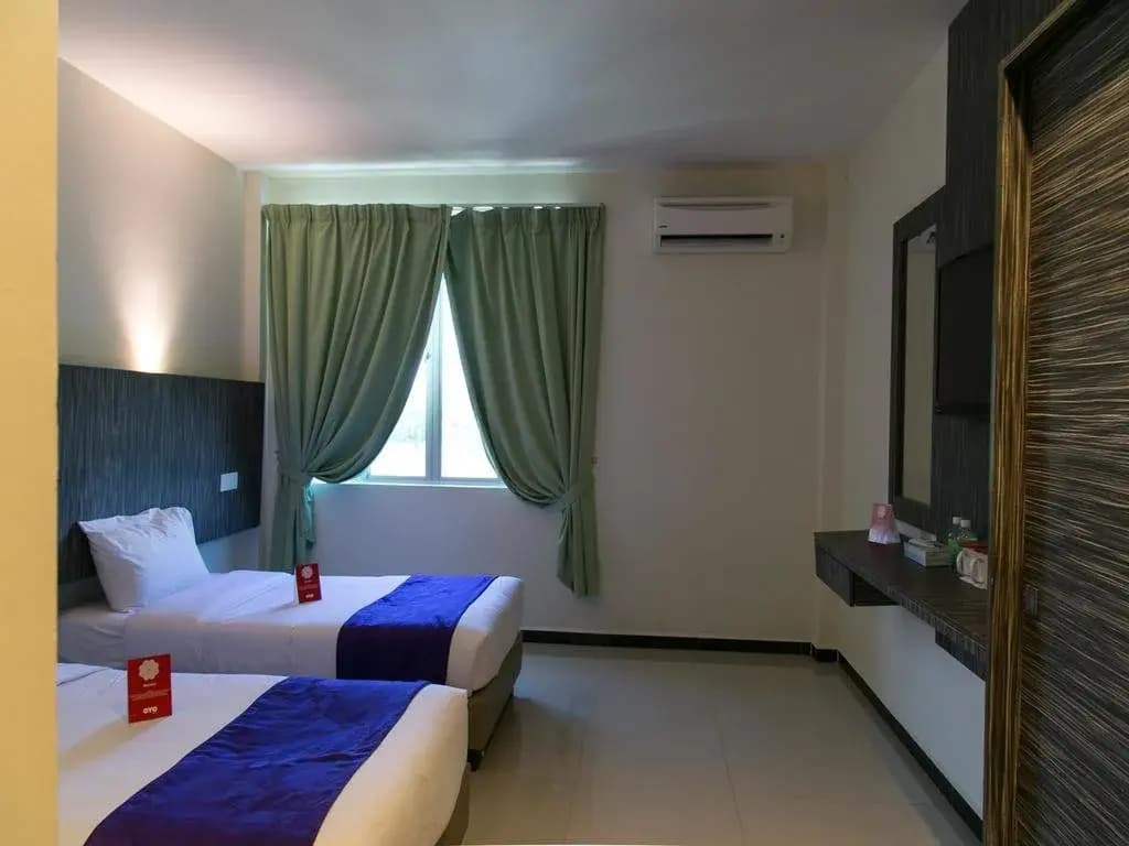 OYO Premium Jalan Pantai Tengah - photo 3