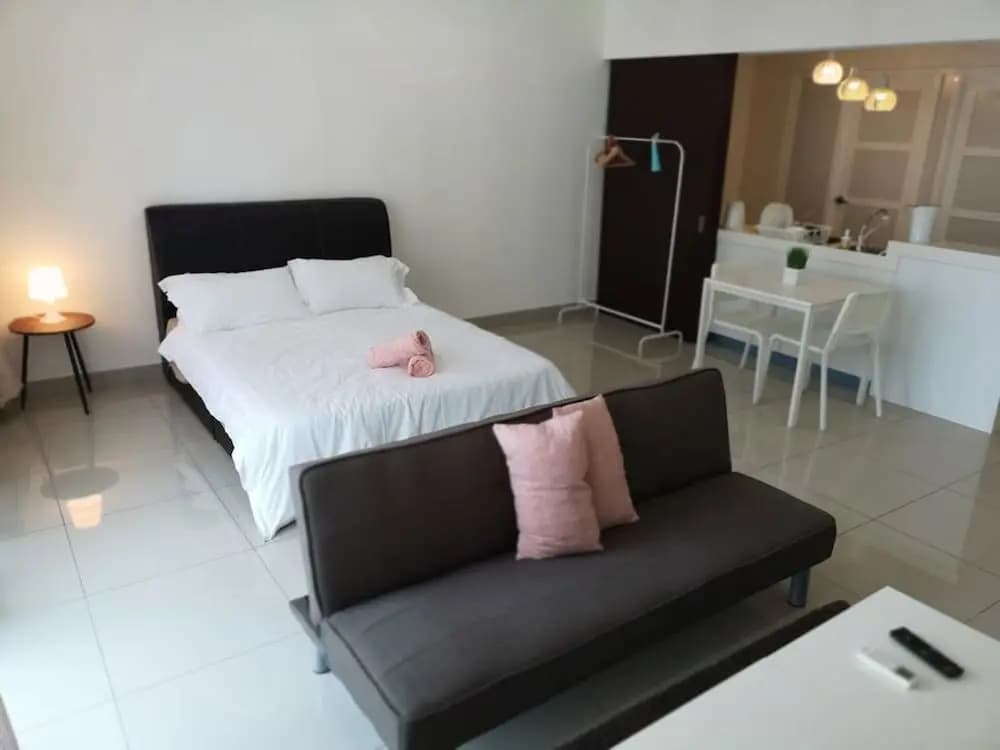 Machome GuestHome at Trefoil Setia City - photo 3