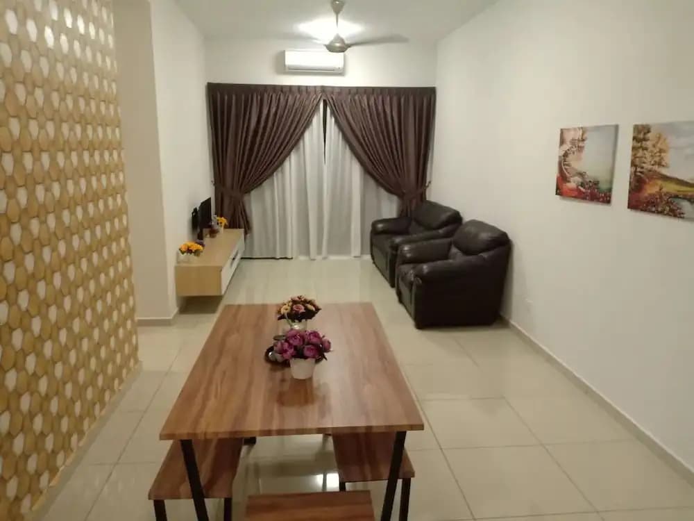 BLeisure Parkland Homestay - photo 17