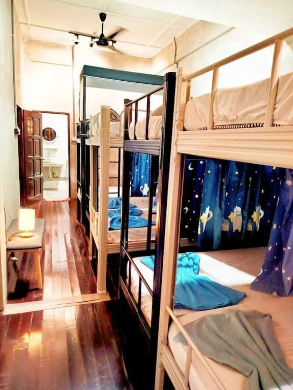 Pirate's Cove Hostel - photo 4