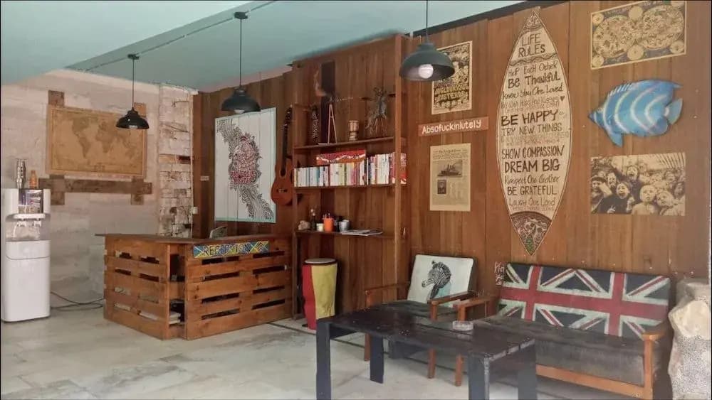 Red Eagle Bagpacker Hostel - photo 2