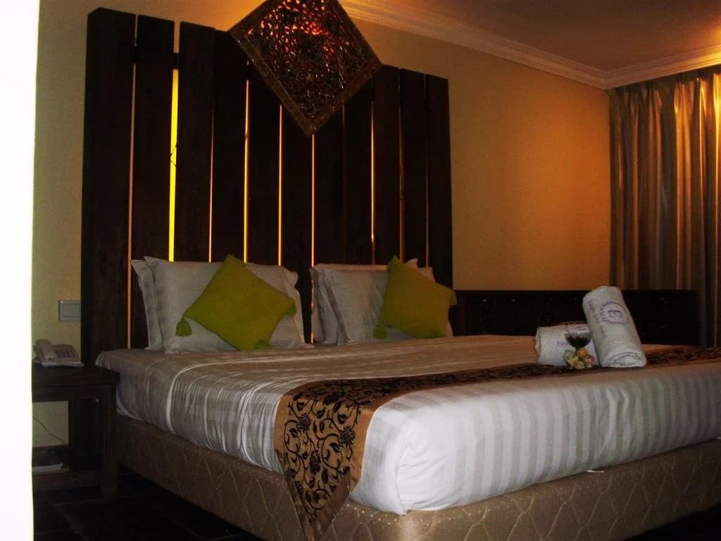 Eagle Bay Hotel - photo 7