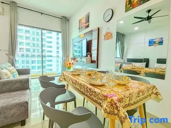 #CS8, Spacious Cybersquare Ensuite with Pool View - photo 6