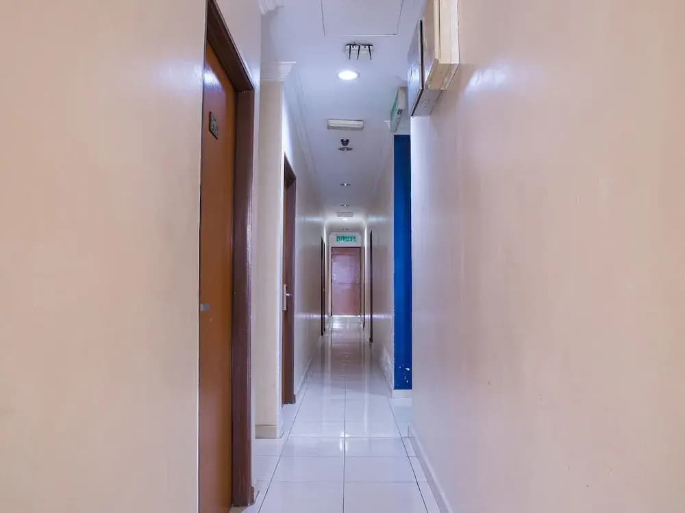 Super OYO 44097 Avatarr Hotel - photo 13