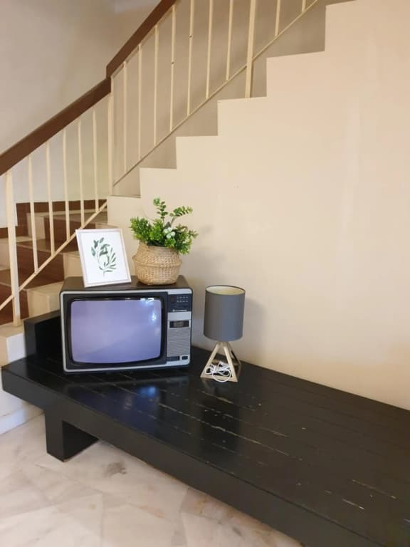 Airport Garden Stay #corner hoise 5 rooms #free wifi #parking #tv chanel - photo 10