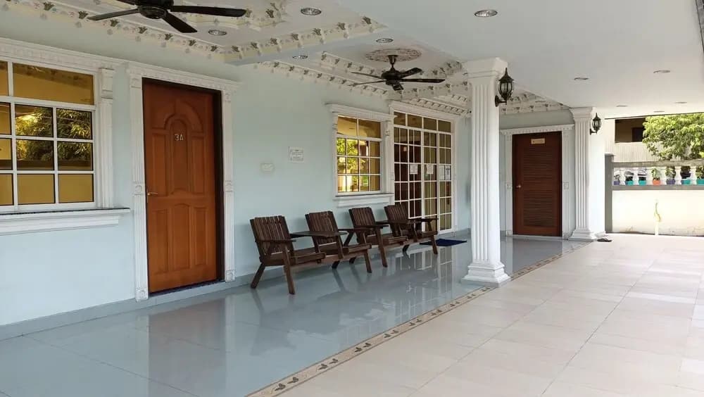 OYO Home 90438 Ben & Roz Inn - photo 1