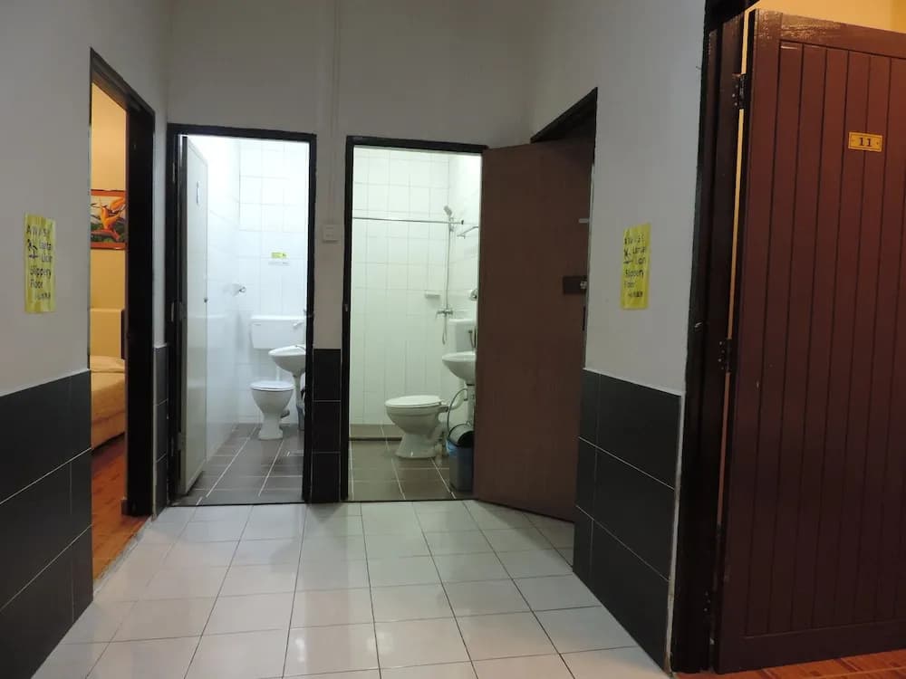Cameronian Holiday Inn - photo 8