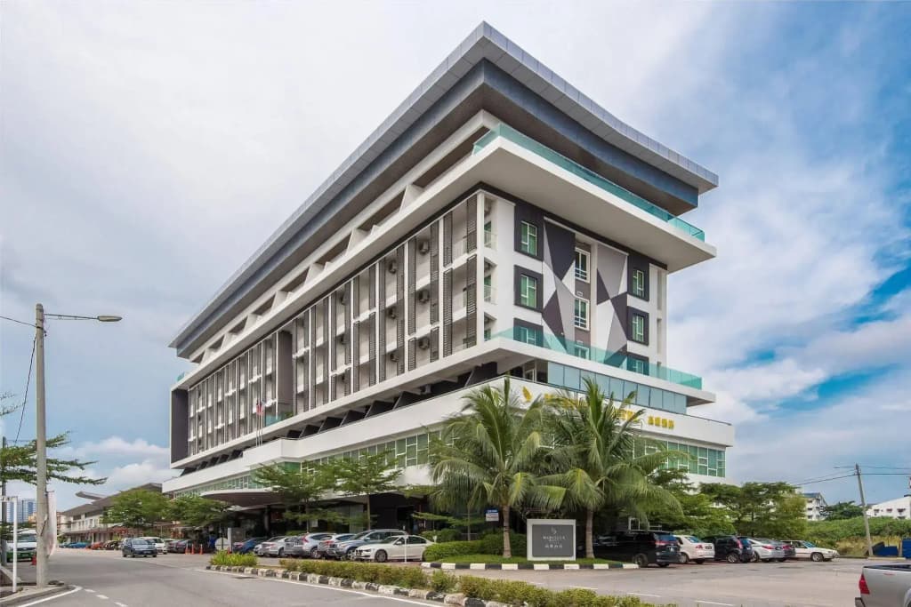 Marvelux Hotel - photo 1