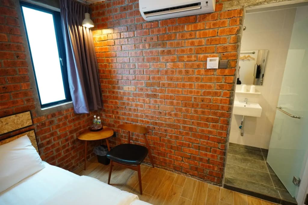Brick Box Hotel - photo 7