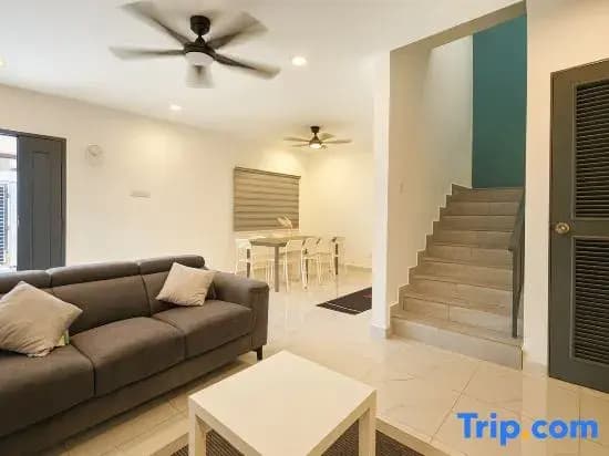 Pelangi JB Landed D'Pickeball Fun House 5BR14pax - photo 11