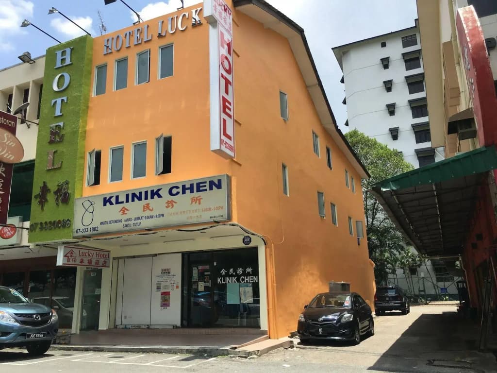 Lucky Hotel - photo 1