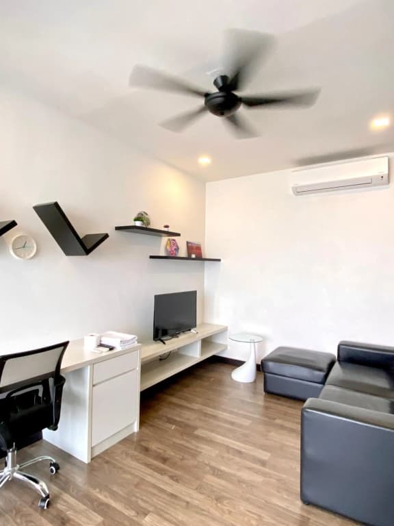 NEW Landmark Residence 2, Studio for 2 pax, High floor, Nice View, Free Parking, Budget Stay - photo 2