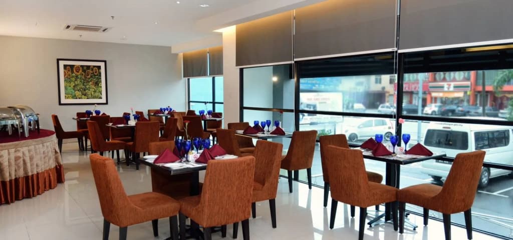 Holiday Villa Hotel & Suites - photo 24