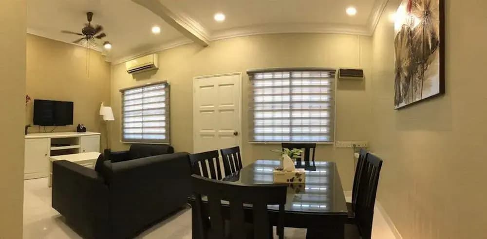 OMG! HomeStay (5-min walk to Jonker) - photo 2
