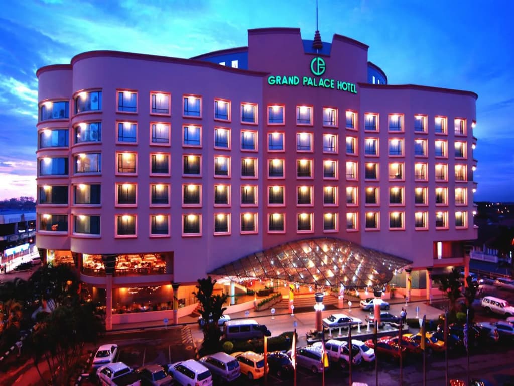 Grand Palace Hotel - photo 1