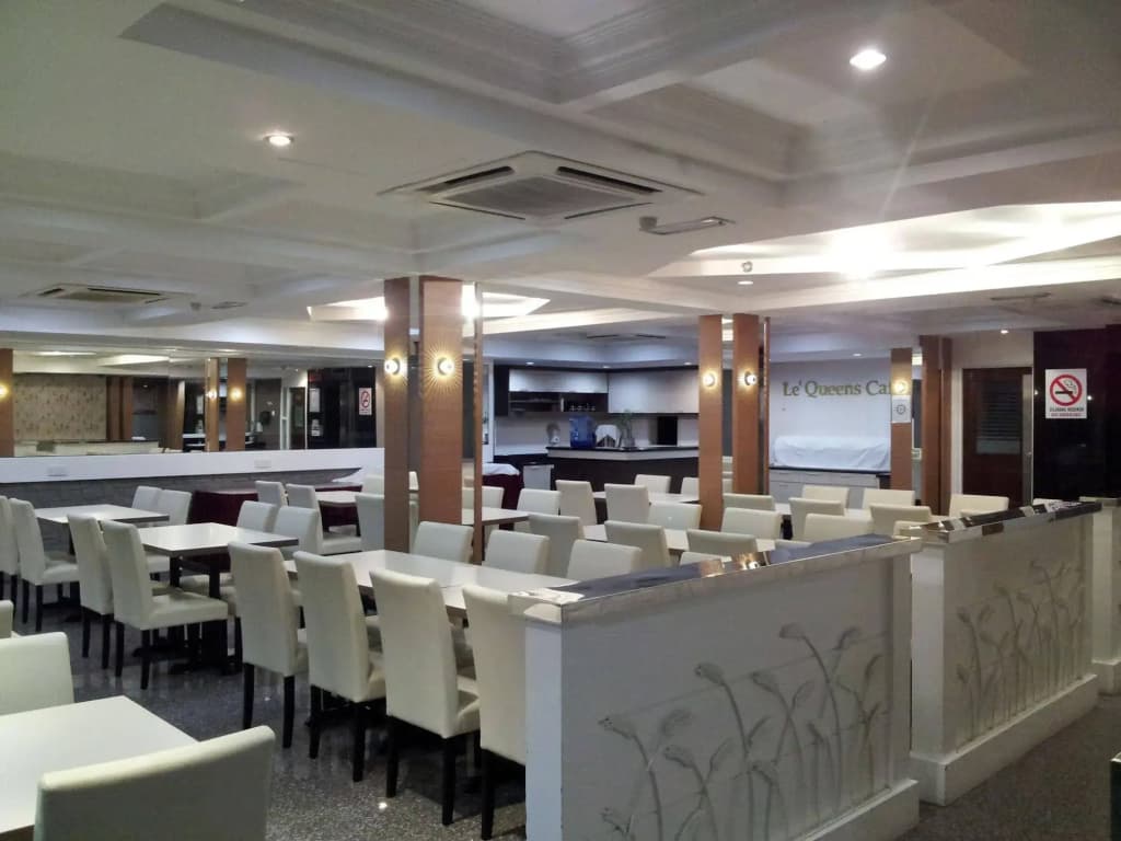 Royal Queenspark Hotel - photo 16