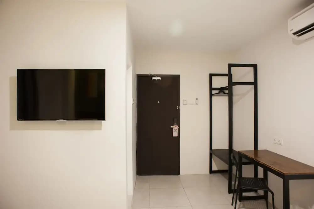 Econtel Queensbay - photo 13
