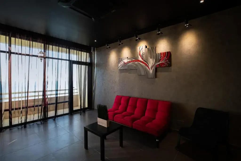 Lovely 1-bedroom condo with pool - photo 6