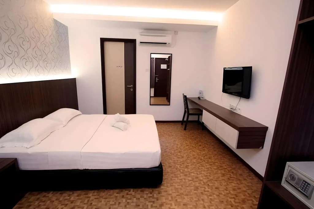 Pavilion Inn - photo 4