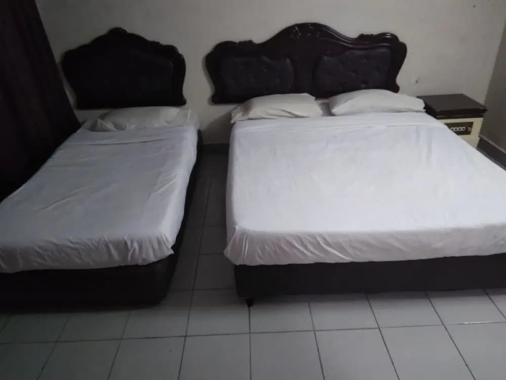 OYO 90376 Centre Point Hotel - photo 2