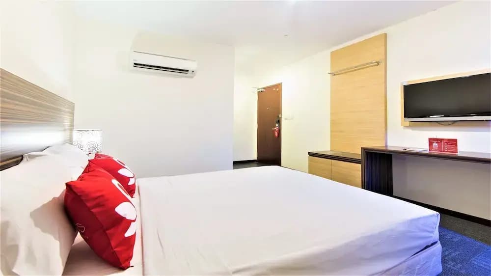 ZEN Rooms Basic Near I-City - photo 16