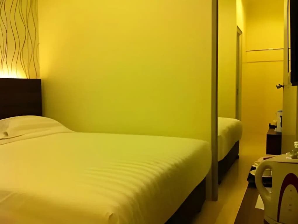 The Regency Garden Hotel - photo 6