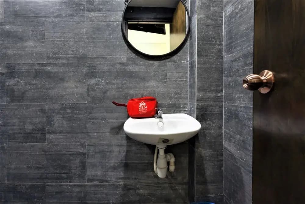 ZEN Rooms Basic Near KTM Sentul - photo 6